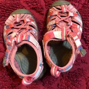 Keen shoes for toddler girls. Size 4